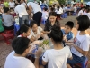 Học sinh hào hứng làm bánh trung thu